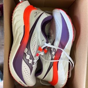 Saucony Endorphin Speed 4 - White and Violet
